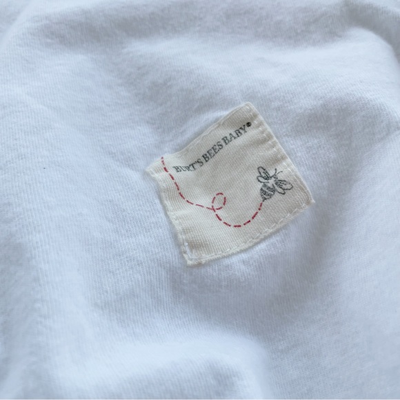 Burt’s Bees Baby | 2 Organic Cotton Fitted Crib Sheets in Grey & White - Picture 8 of 13